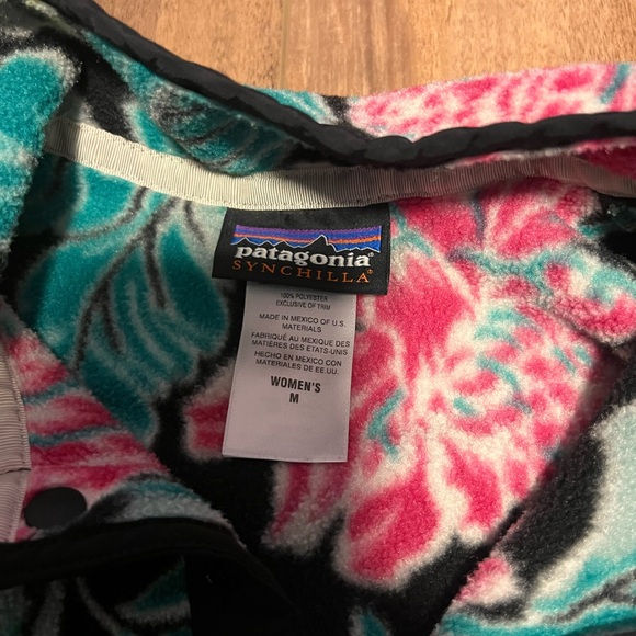 Patagonia Synchilla Flowers 🤩 - Picture 3 of 3